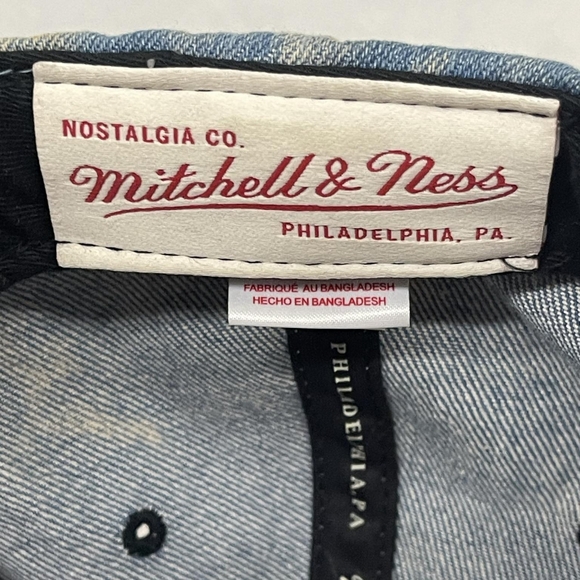 Hardwood Classics Mitchell & Ness NBA Chicago Bulls Bleached Denim Snapback Hat - Picture 7 of 8